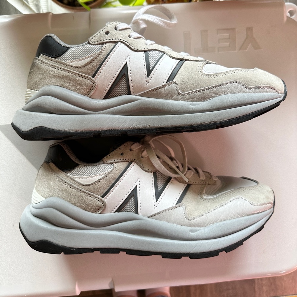 Figs Newbalance 5740 women’s 9.5